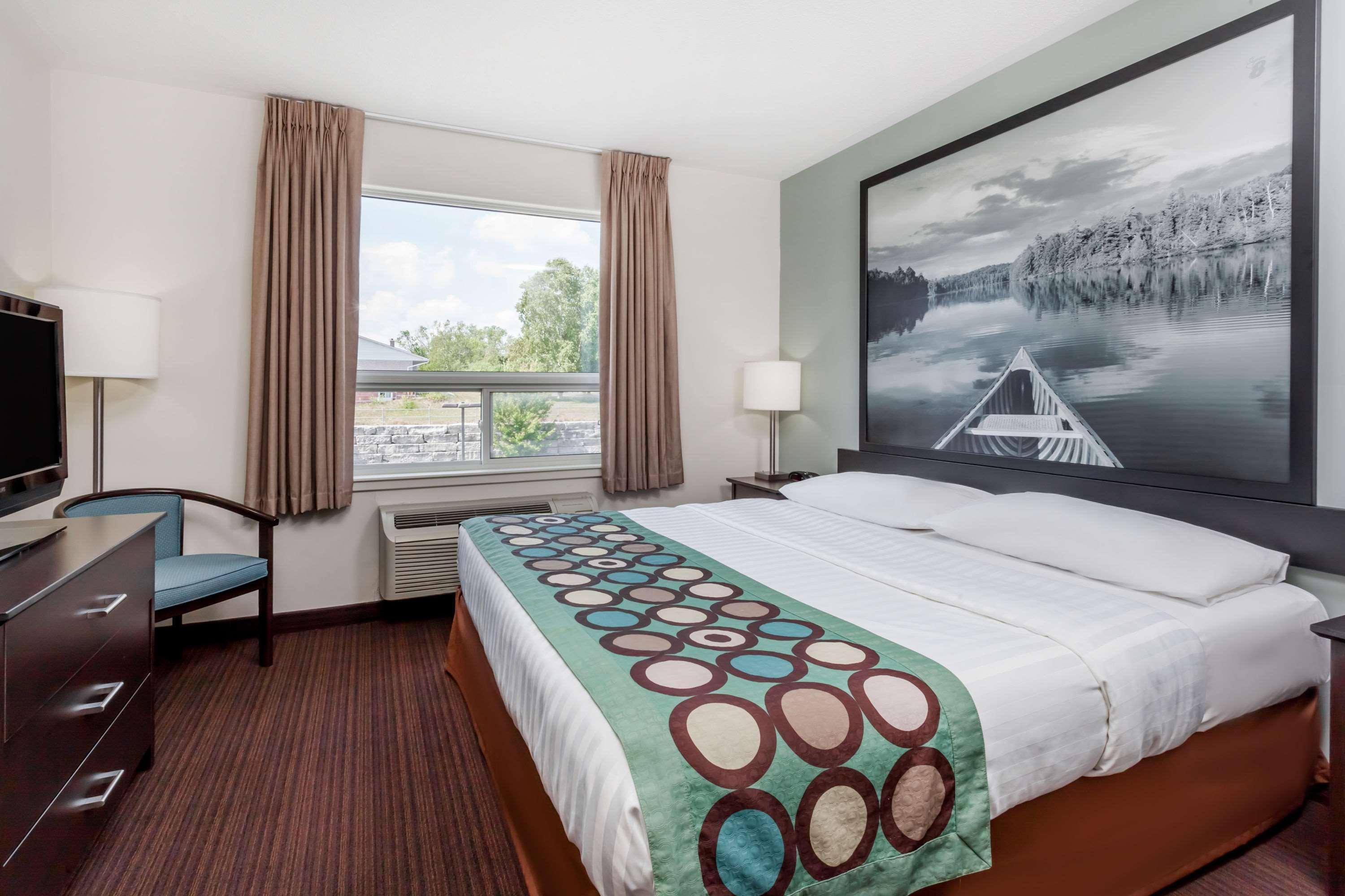 Hotel Super 8 By Wyndham Peterborough Zewnętrze zdjęcie