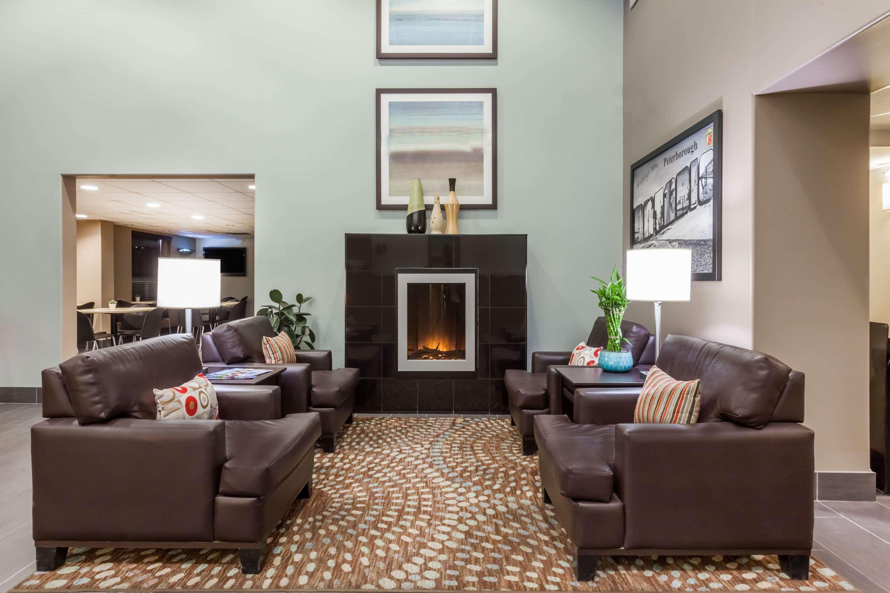 Hotel Super 8 By Wyndham Peterborough Zewnętrze zdjęcie