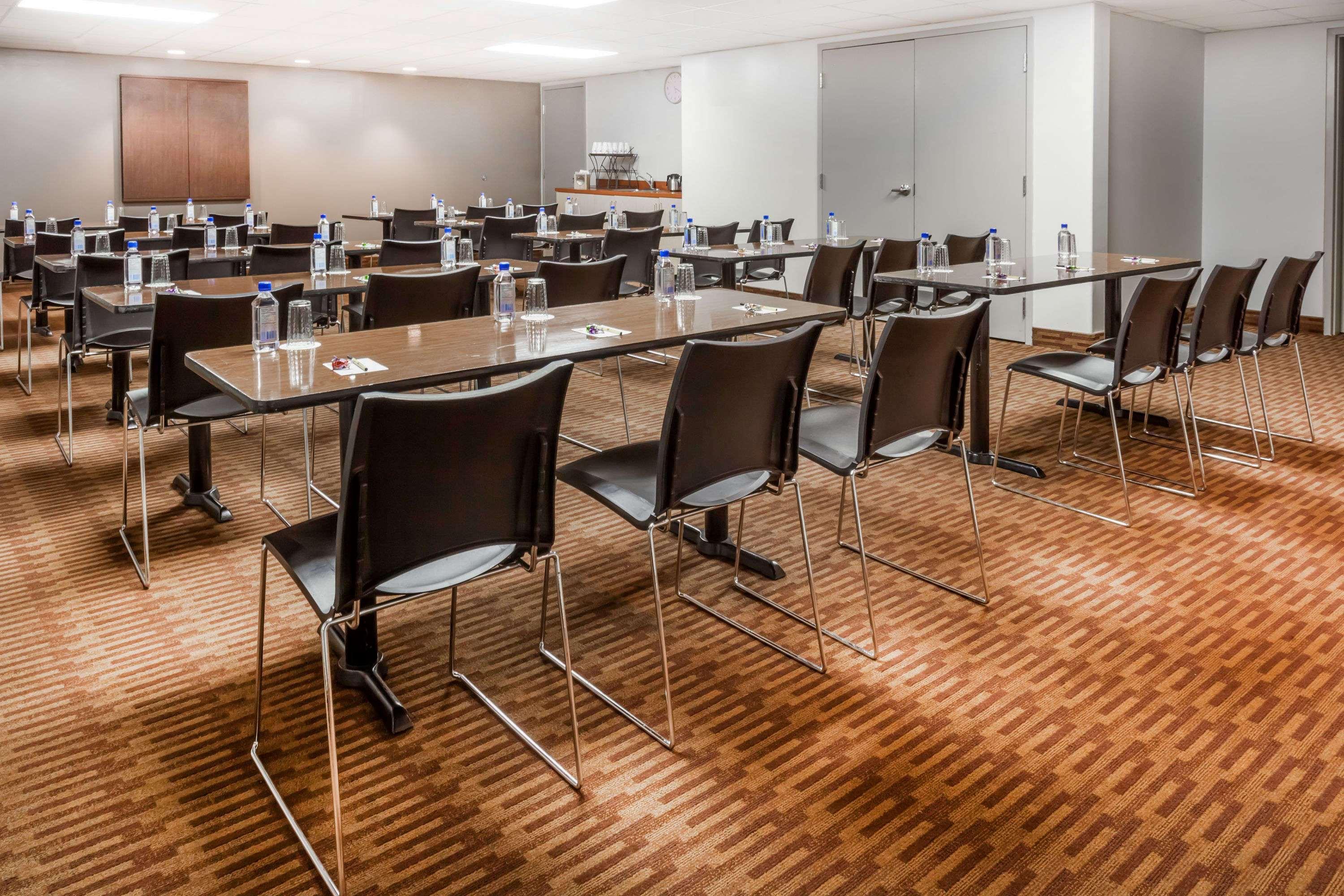 Hotel Super 8 By Wyndham Peterborough Zewnętrze zdjęcie