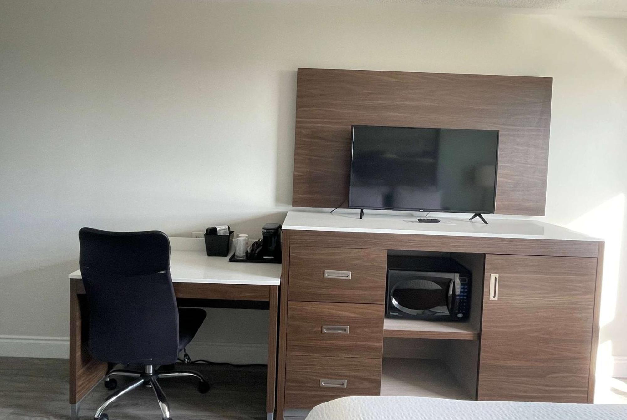 Hotel Super 8 By Wyndham Peterborough Zewnętrze zdjęcie