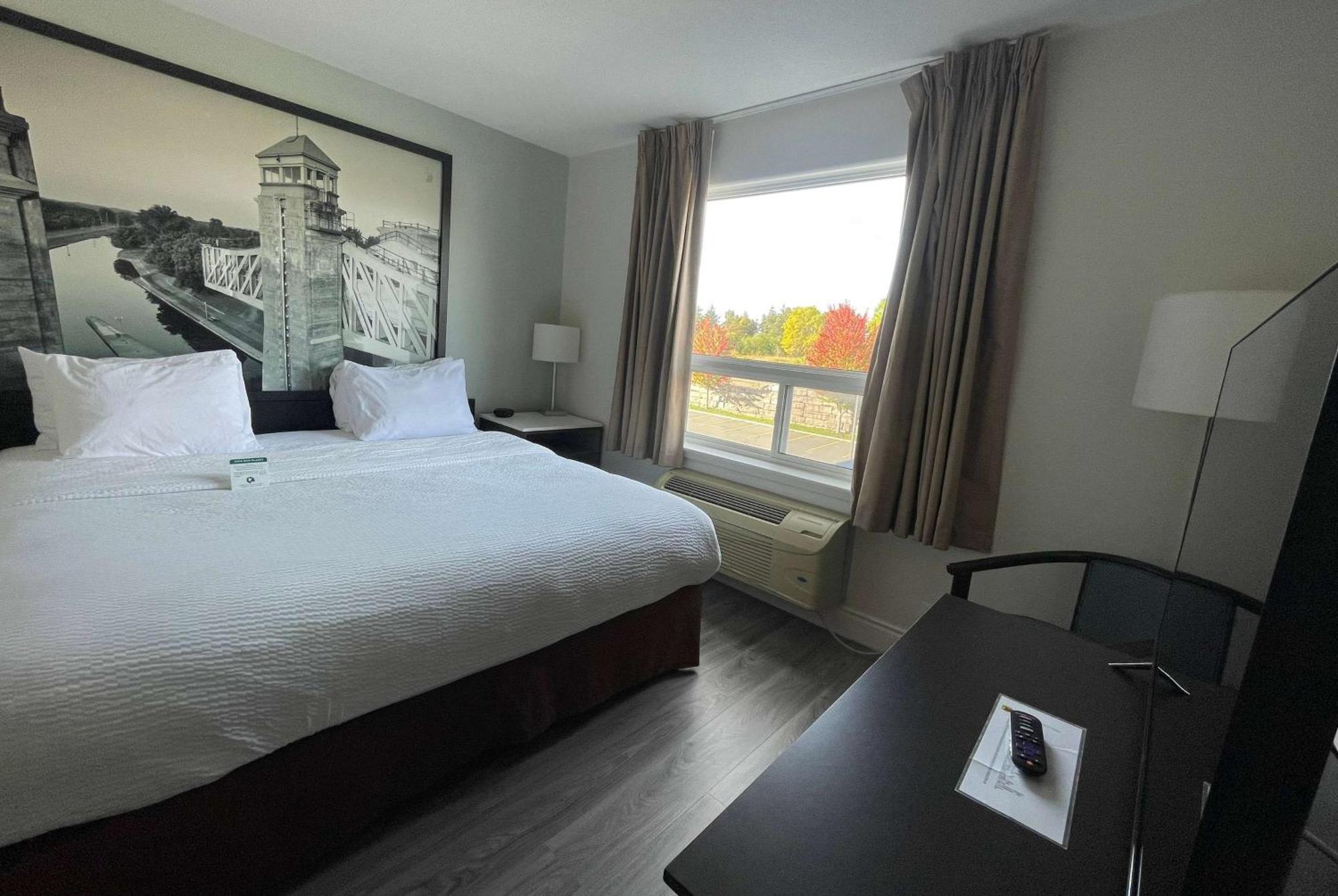 Hotel Super 8 By Wyndham Peterborough Zewnętrze zdjęcie