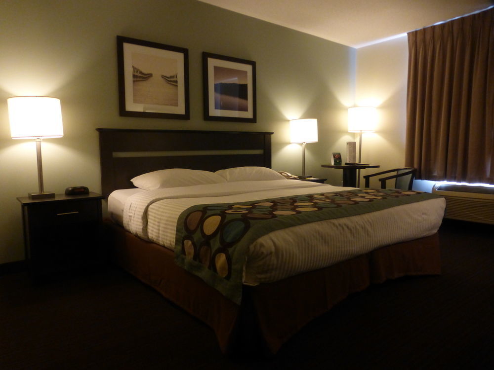 Hotel Super 8 By Wyndham Peterborough Zewnętrze zdjęcie