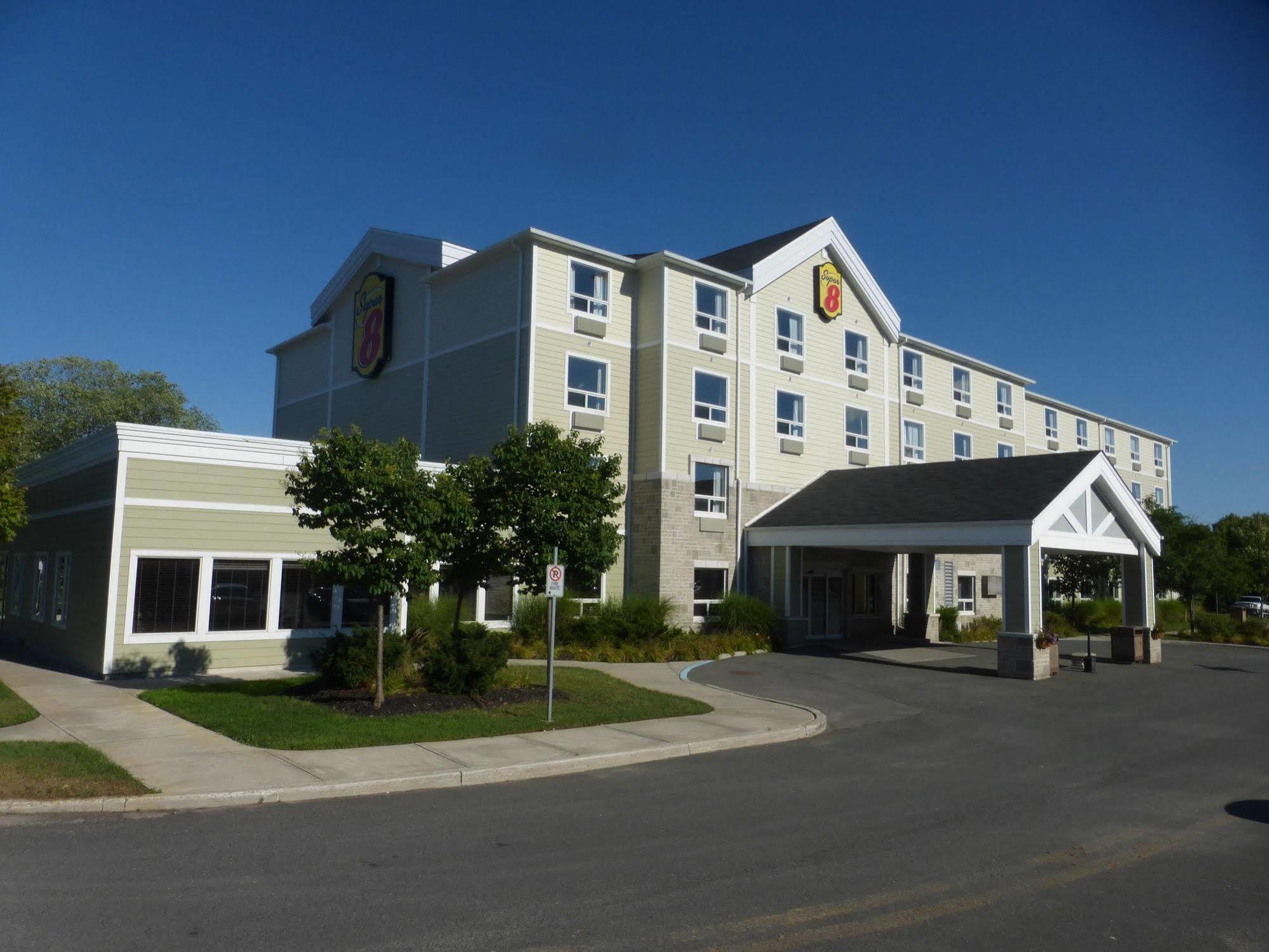 Hotel Super 8 By Wyndham Peterborough Zewnętrze zdjęcie